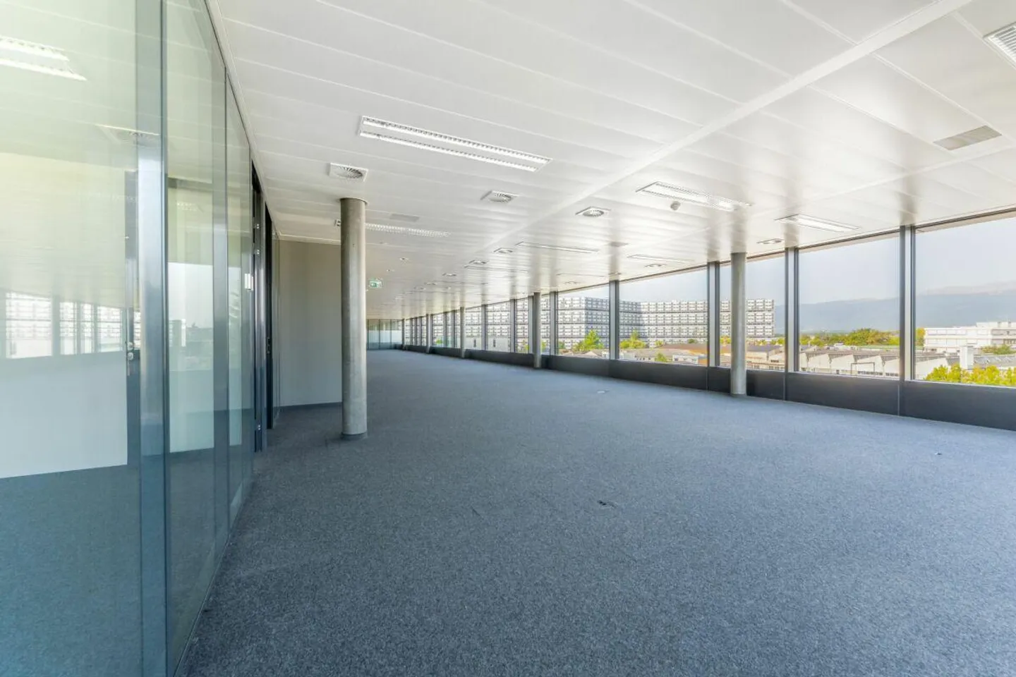Office space of 975m² - Photo 5 of 7