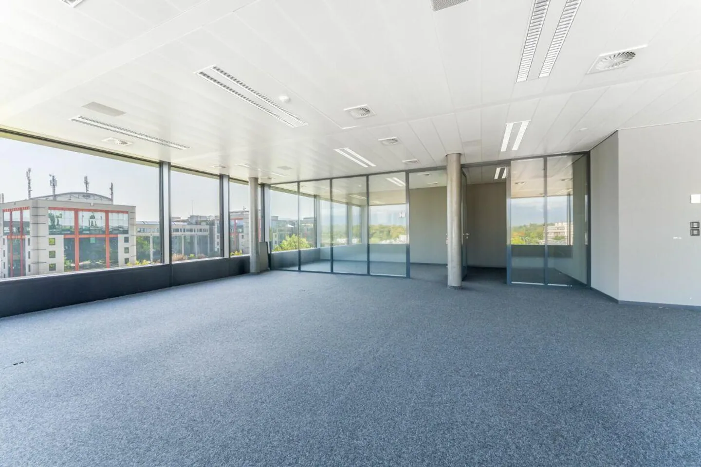 Office space of 975m² - Photo 6 of 7