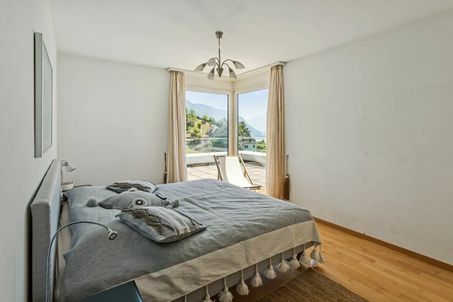 Beautiful penthouse with 200 m2 terrace and stunning view in Montreux - Photo 6 of 9