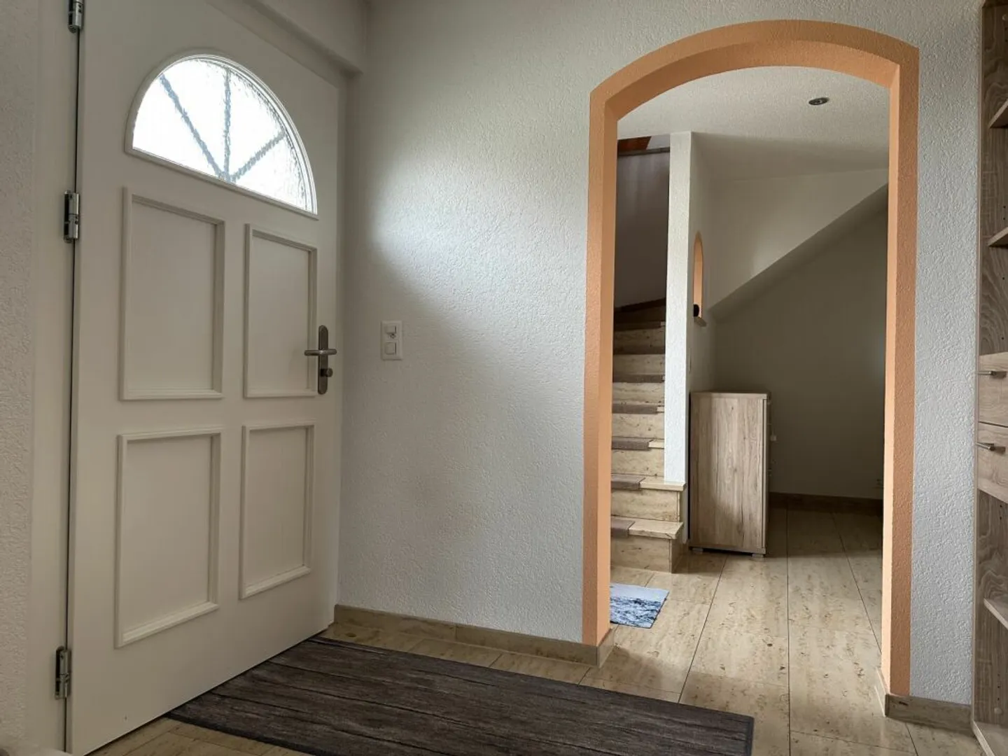 Maison résidentielle soigneusement rénovée avec atelier et beaucoup d'espace pour vos véhicules - Photo 7 sur 13