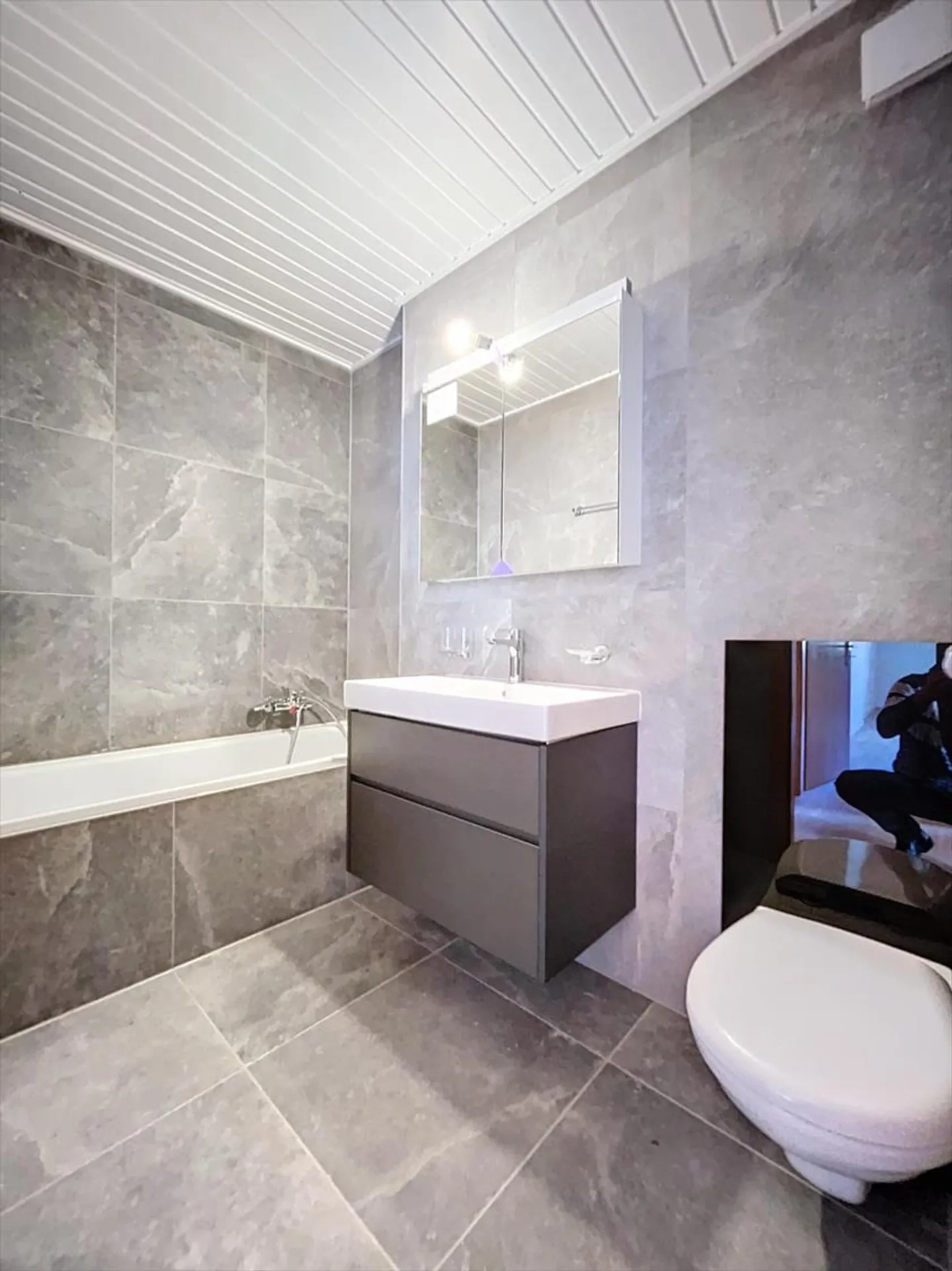 Penthouse rénové à Tolochenaz - Photo 6 sur 9