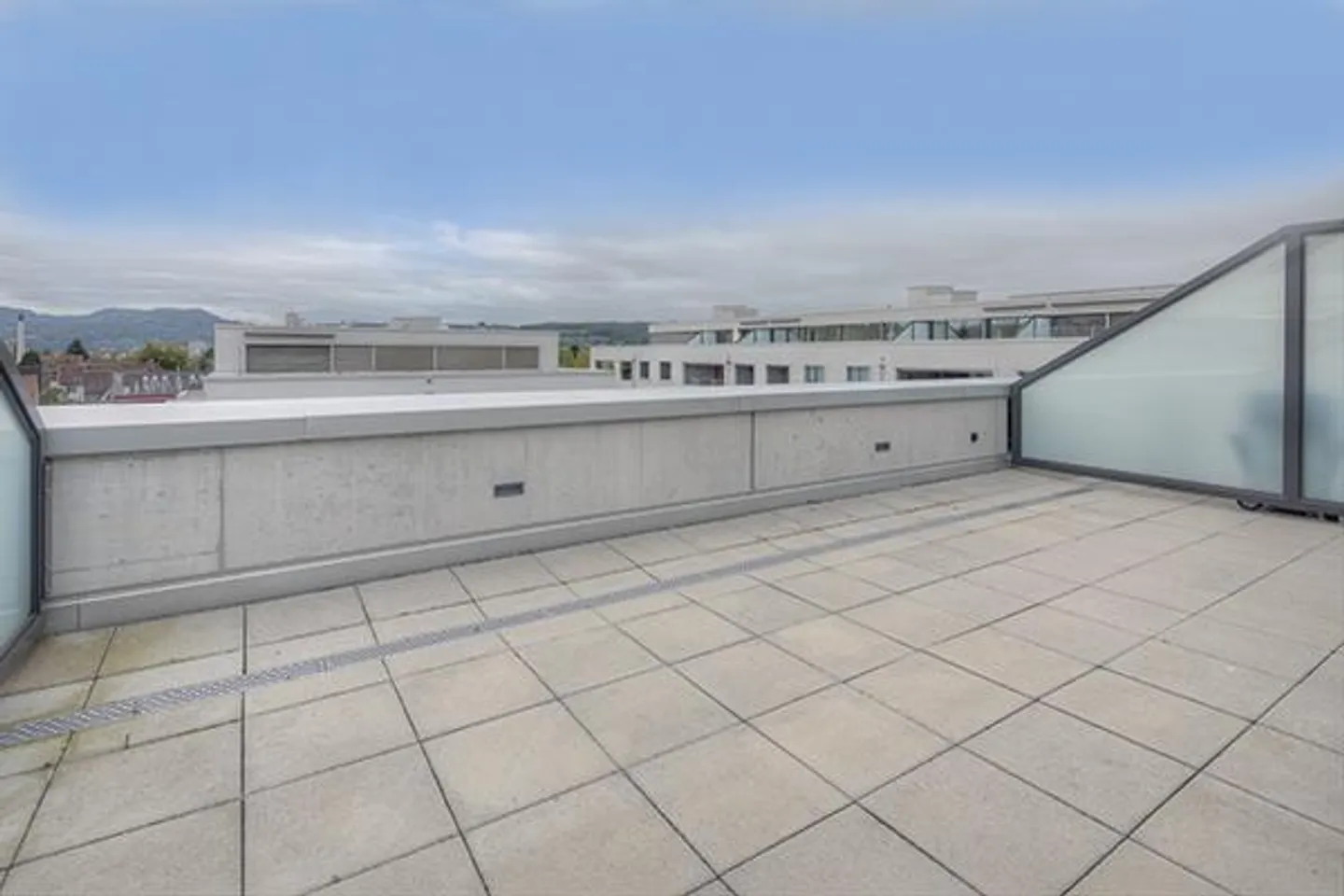 Hochwertige, elegante Wohnung mit grosszügiger Terrasse - Foto 3 von 9