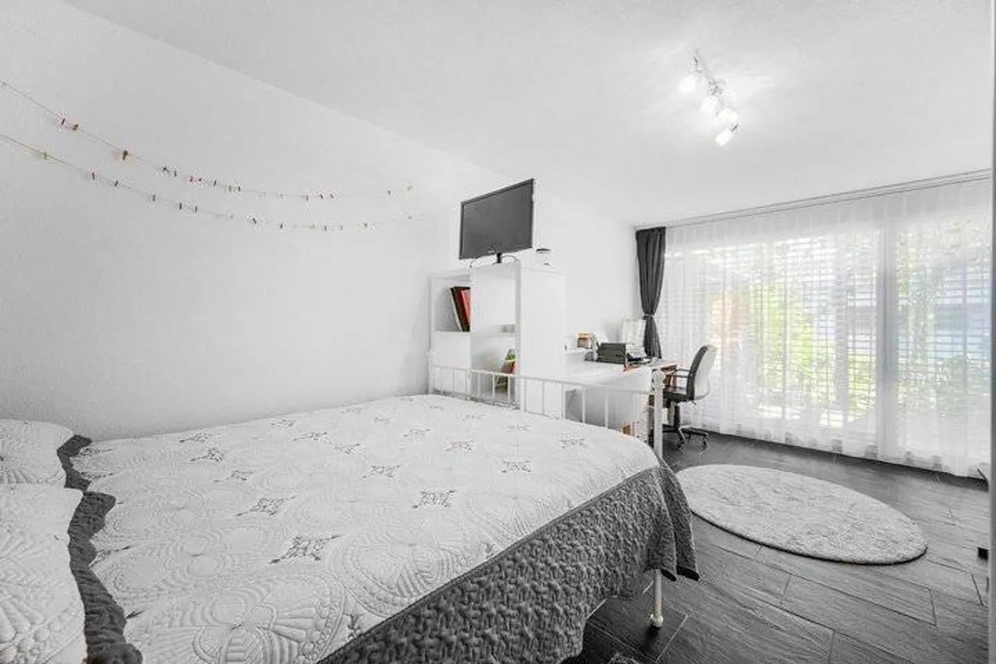 Charming Townhouse with Garden - Photo 4 of 8