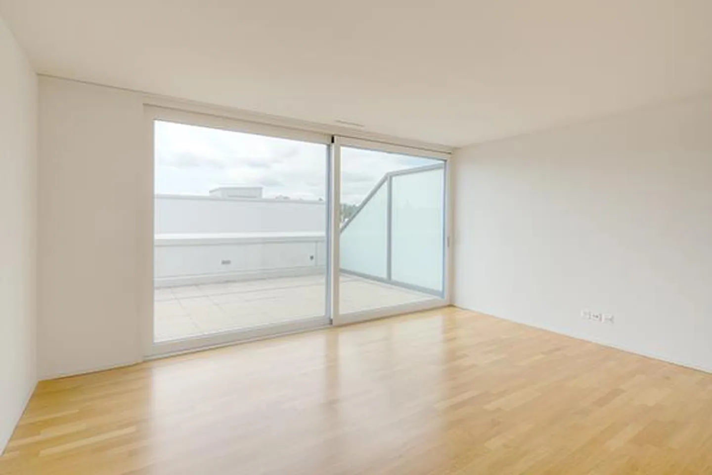 Hochwertige, elegante Wohnung mit grosszügiger Terrasse - Foto 4 von 9