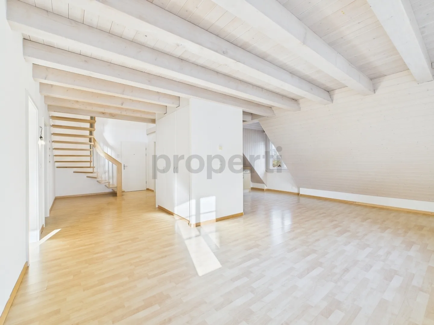 Charmante Appartement en Duplex au Dernier Étage au Cœur de Fällanden - Photo 8 sur 12