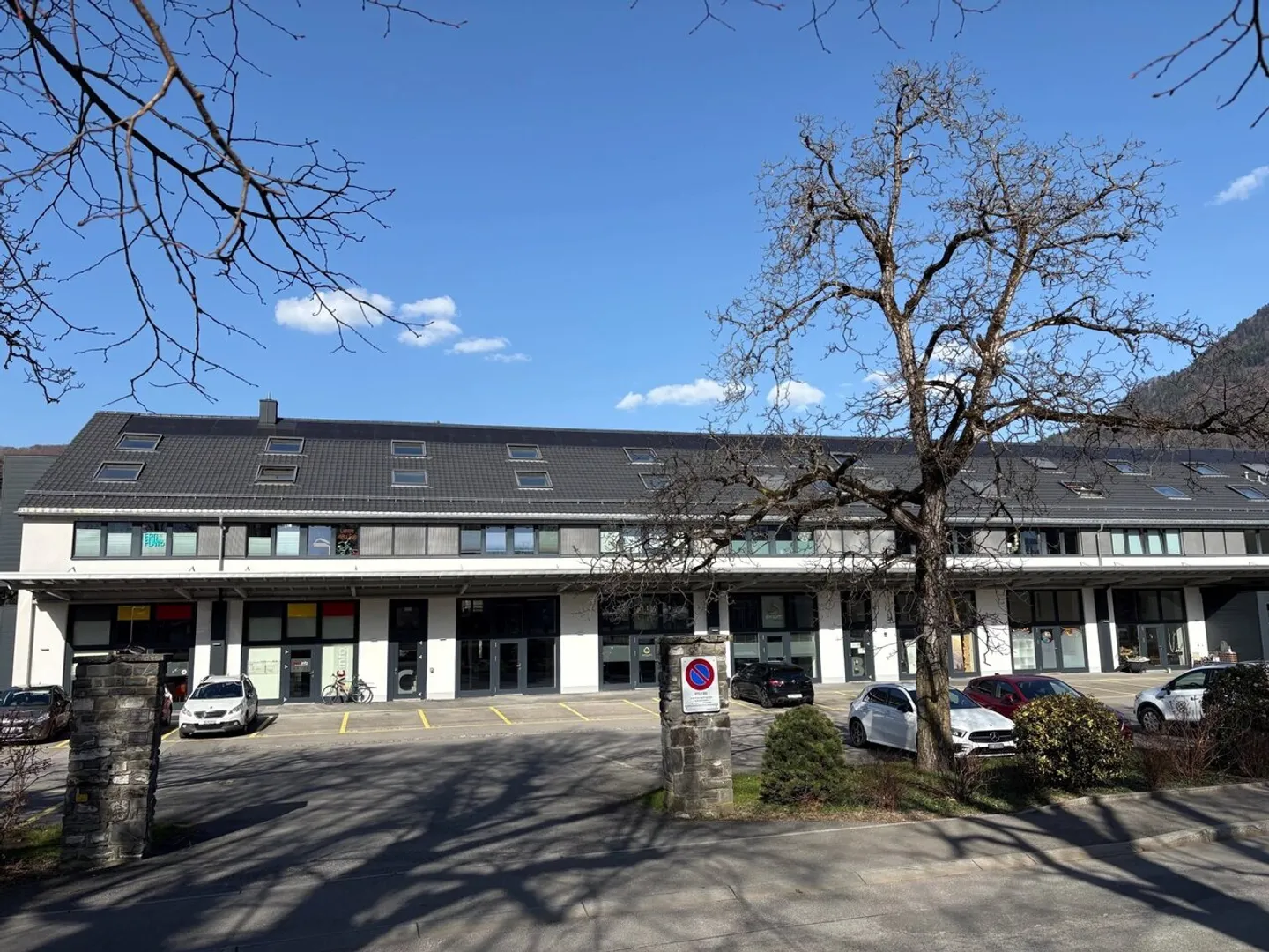 Große Verkaufsfläche von 140 m2 im alten Arsenal in Bex - Foto 1 von 6