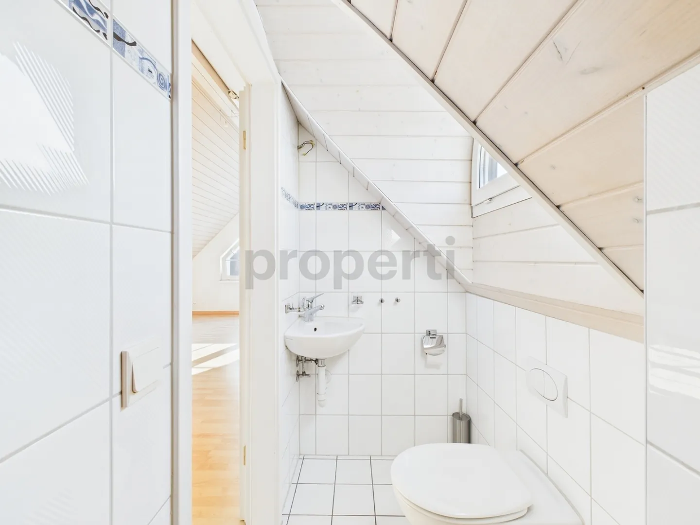 Charmante Appartement en Duplex au Dernier Étage au Cœur de Fällanden - Photo 11 sur 12