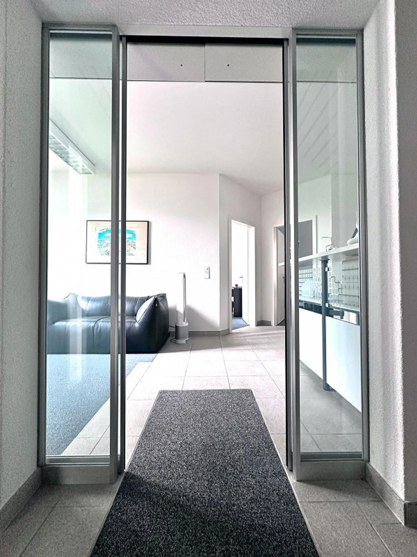 Immobile commerciale nel cuore di Wettingen con ingresso privato - Foto 3 di 12