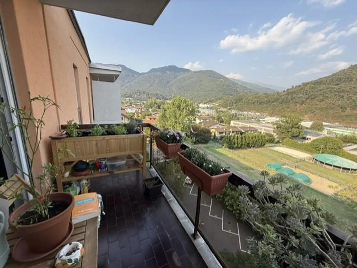 Appartement lumineux de 2,5 pièces avec vue dégagée à Taverne - Photo 1 sur 5