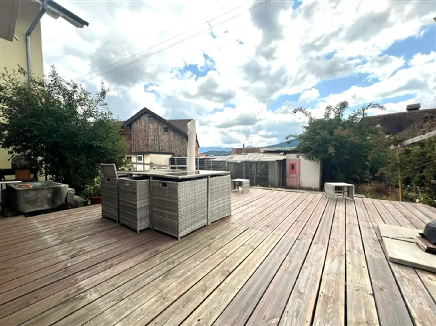 Beautiful house with 5 rooms / 3 bedrooms / 2 bathrooms / garden / terrace and balcony - Photo 1 of 13