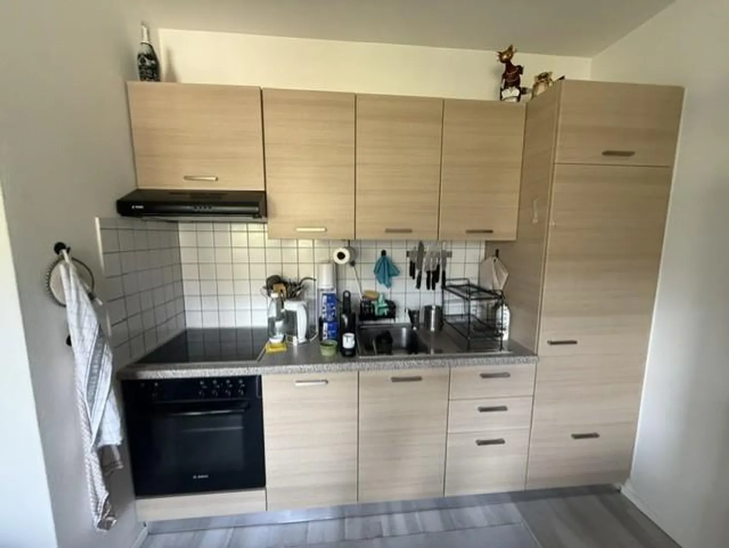 Appartement lumineux de 2,5 pièces avec vue dégagée à Taverne - Photo 2 sur 5