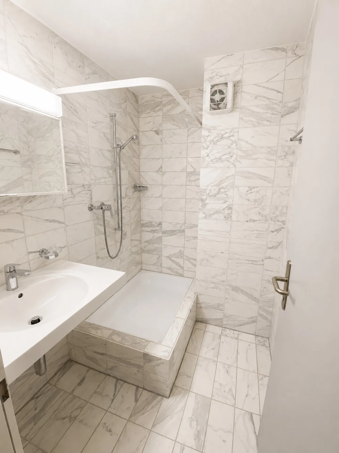 4.5-room apartment with fireplace in the center of Baden - Photo 5 of 14
