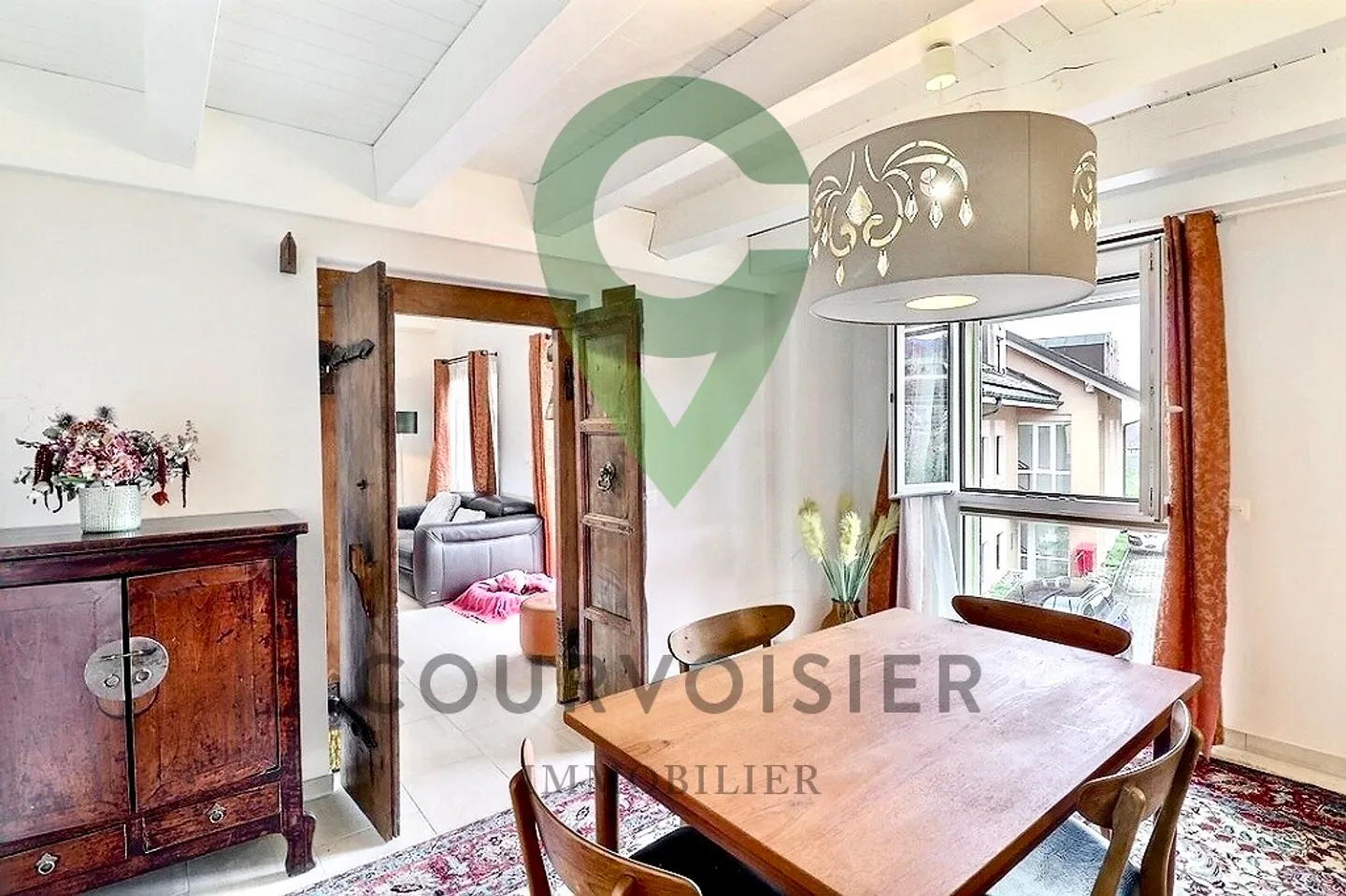 Magnificent renovated penthouse with a view of the vineyards and the lake - Photo 4 of 11