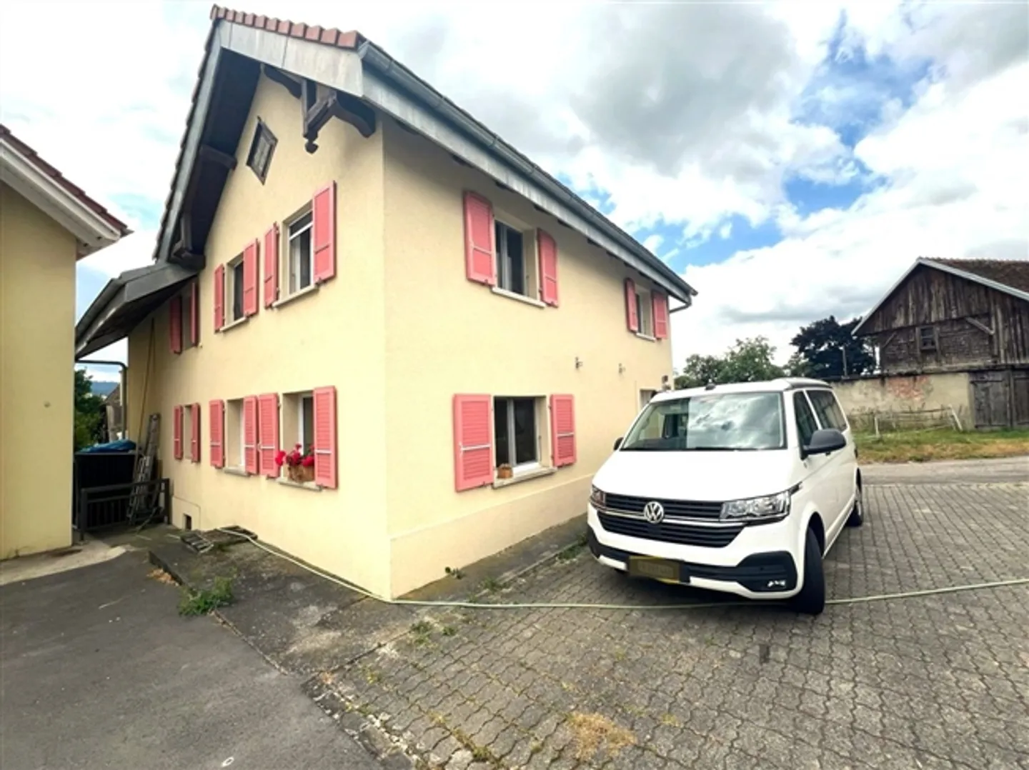 Beautiful house with 5 rooms / 3 bedrooms / 2 bathrooms / garden / terrace and balcony - Photo 3 of 13