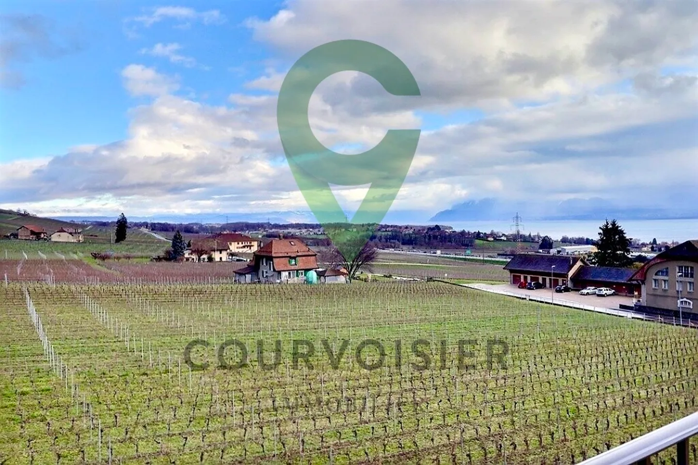 Magnificent renovated penthouse with a view of the vineyards and the lake - Photo 1 of 11