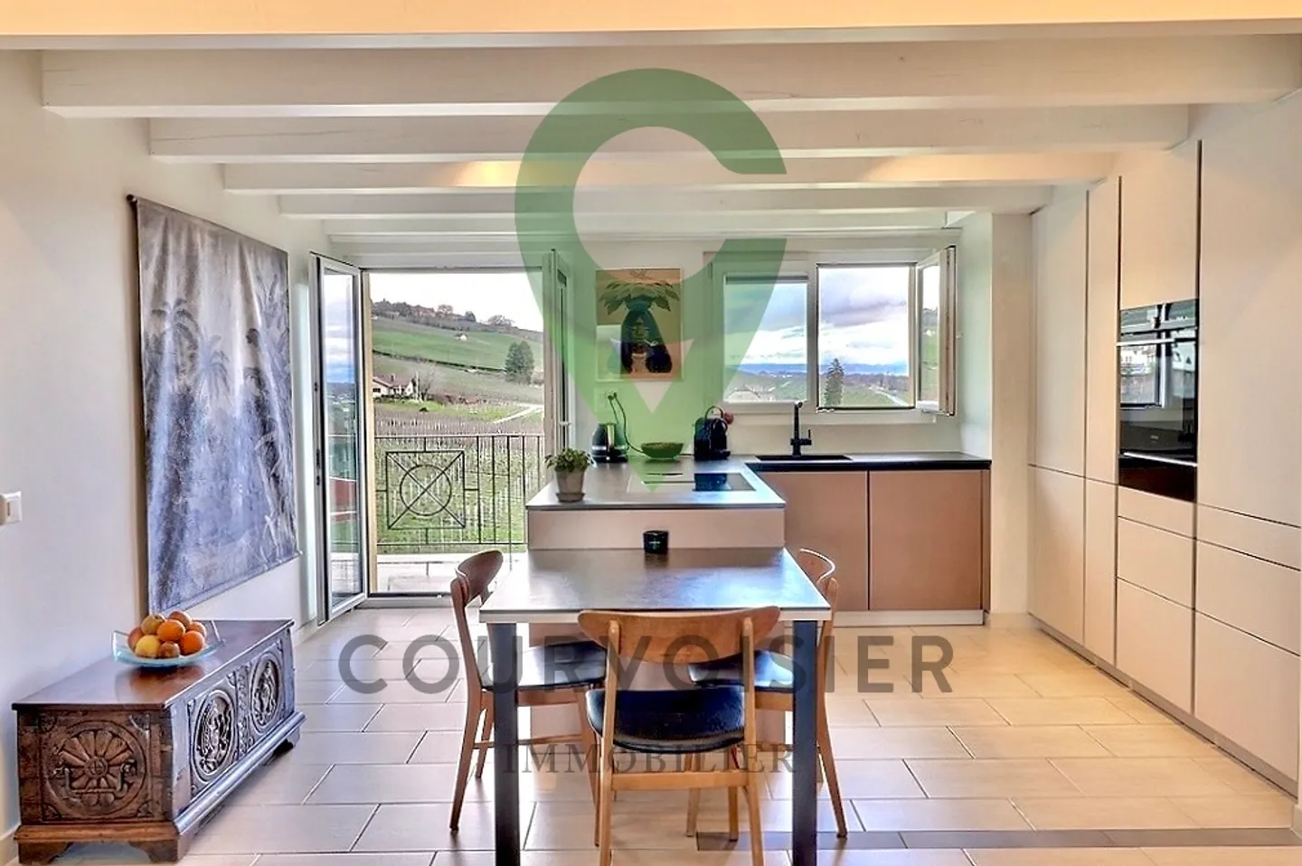 Magnificent renovated penthouse with a view of the vineyards and the lake - Photo 2 of 11