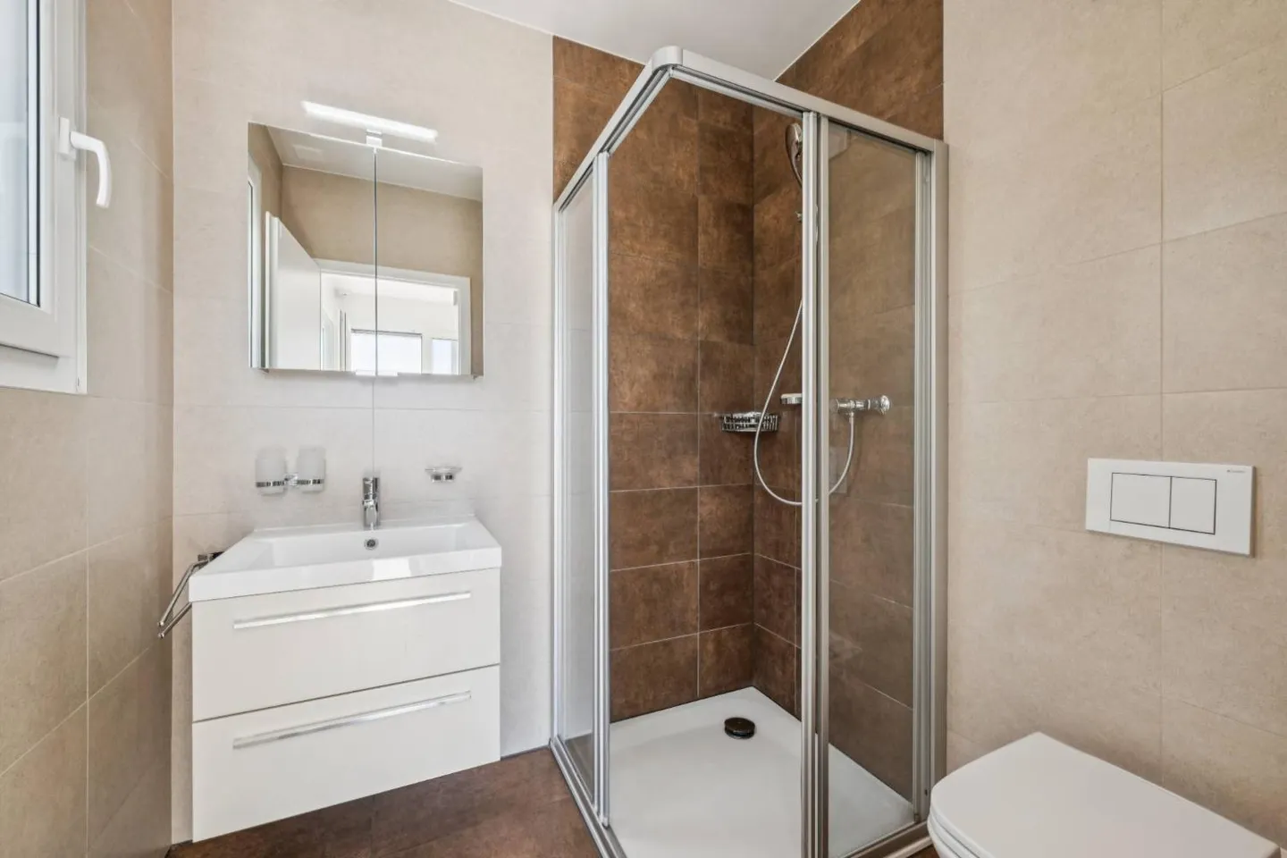 Duplex attico contemporaneo con vista sul lago - Foto 8 di 13