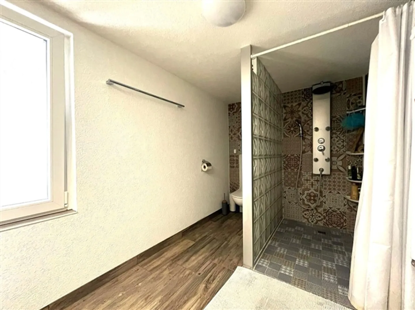 Beautiful house with 5 rooms / 3 bedrooms / 2 bathrooms / garden / terrace and balcony - Photo 13 of 13