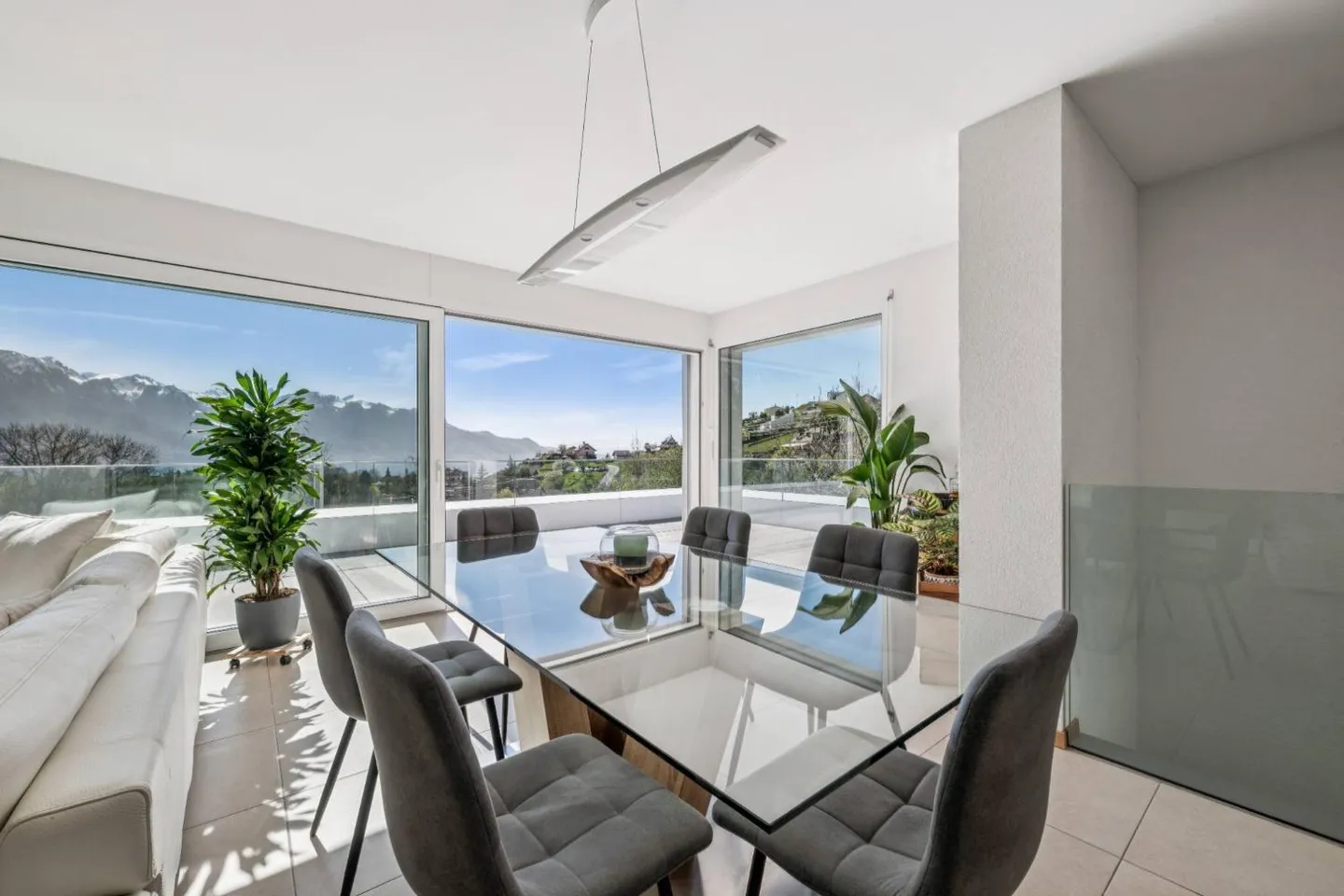 Duplex attico contemporaneo con vista sul lago - Foto 3 di 13