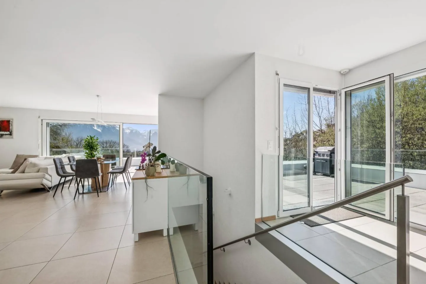 Duplex attico contemporaneo con vista sul lago - Foto 4 di 13