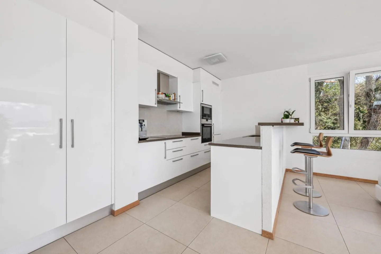 Duplex attico contemporaneo con vista sul lago - Foto 5 di 13