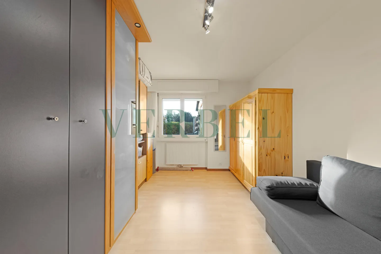 Magnificent semi-detached house with large garden - Photo 7 of 10