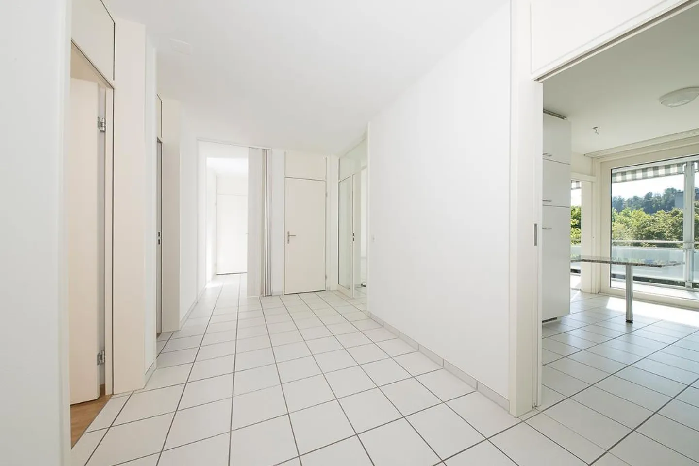 Moderno appartamento di 4.5 locali in una posizione tranquilla! - Foto 3 di 11