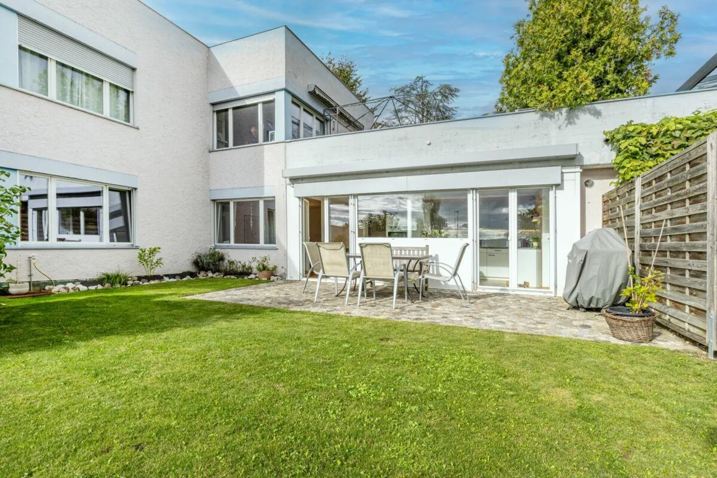 Renovierte 4.5-Zimmer-Gartenwohnung mit Weitsicht in Bassersdorf - Foto 2 von 13