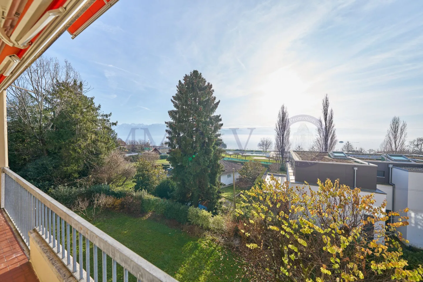 PULLY SPIAGGIA - SPAZIOSO E LUMINOSO CON BALCONE-TERRAZZA E VISTA LAGO - Foto 1 di 8