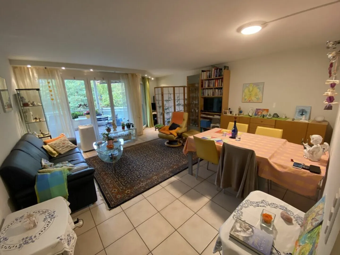 Luminoso appartamento3.5 locali/ Charmante 3.5-Zimmer-Wohnung mit Gartenblick - Foto 2 di 15