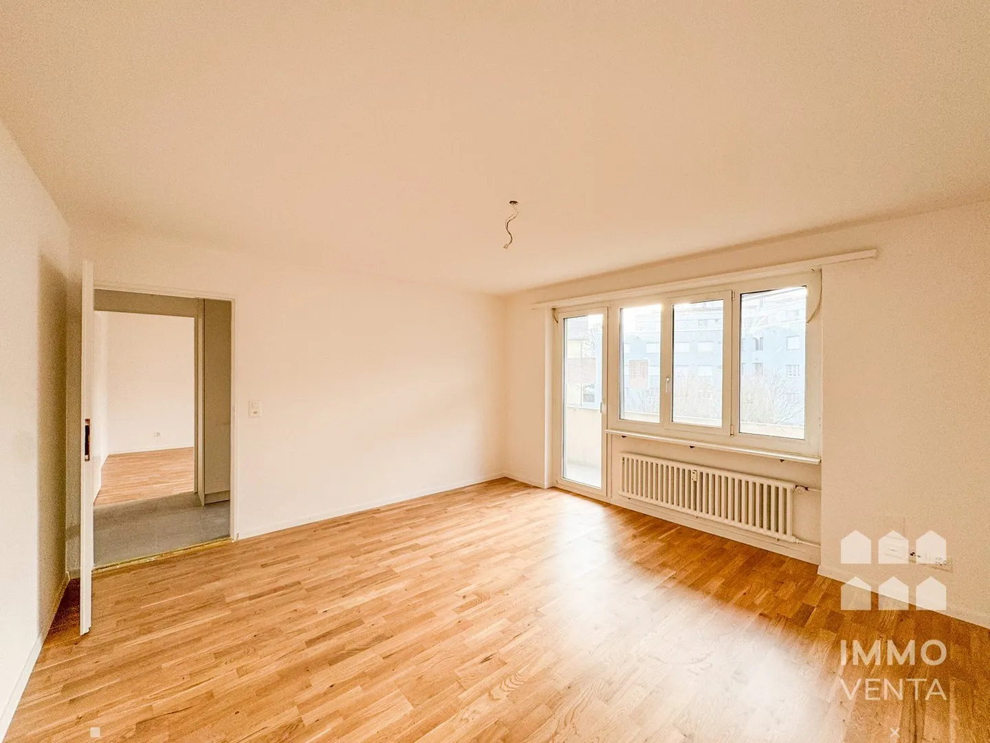 Fully renovated 2-room apartment for rent in Biel - Photo 1 of 8