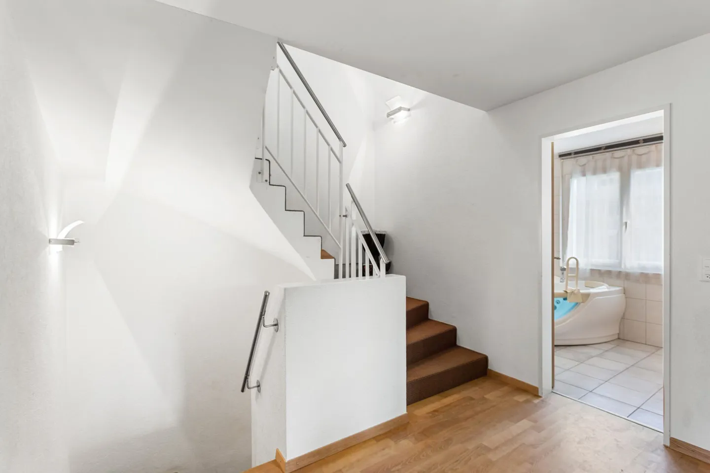 Grande casa angolare di 7,5 stanze con ufficio aggiuntivo e grande sala hobby - Foto 11 di 14