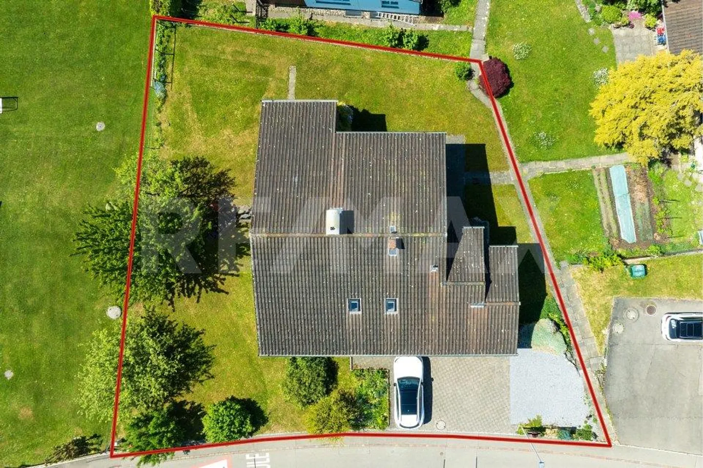 746m² Building Land with Existing Property - Photo 1 of 8