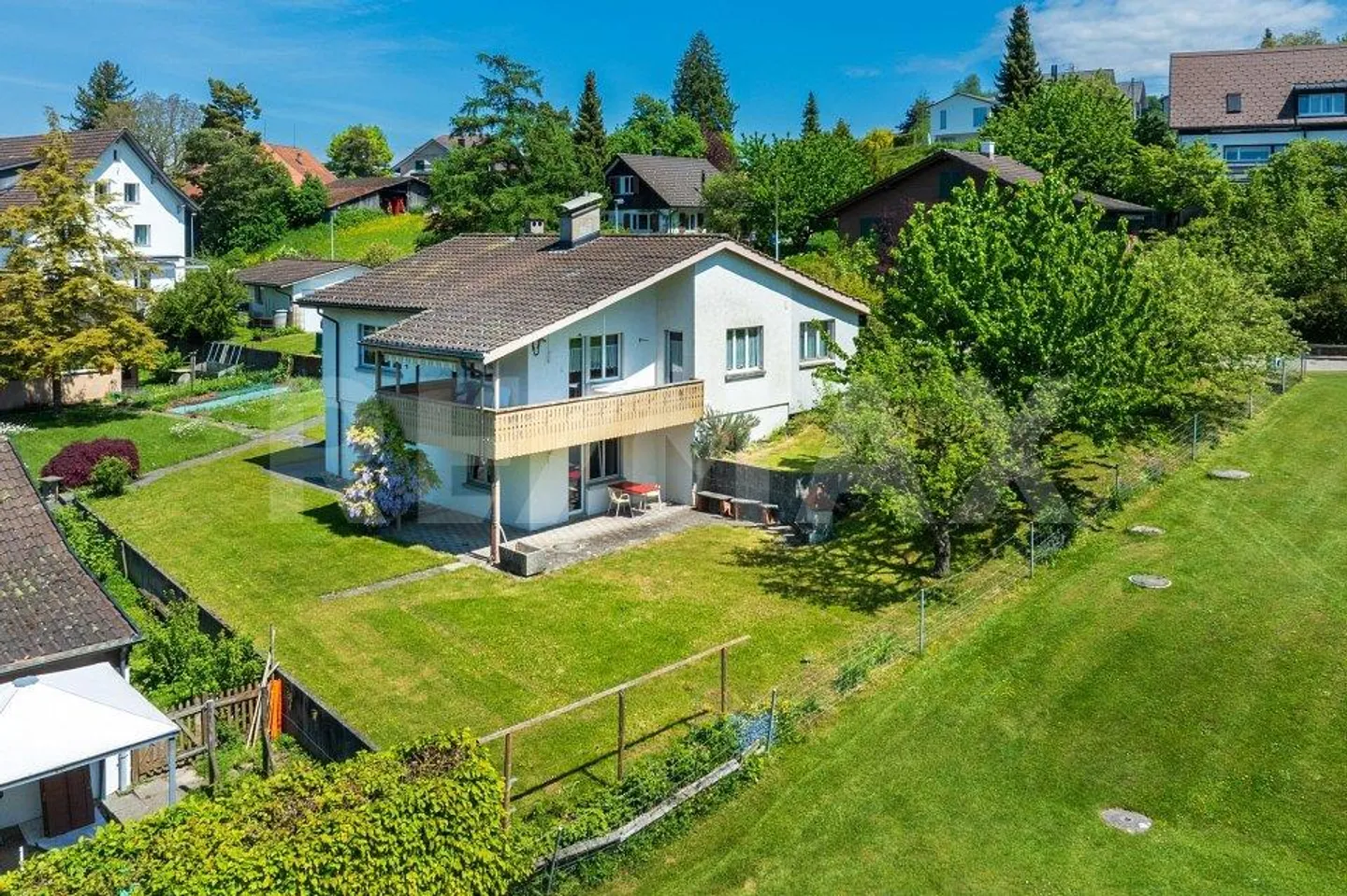 746m² Building Land with Existing Property - Photo 3 of 8