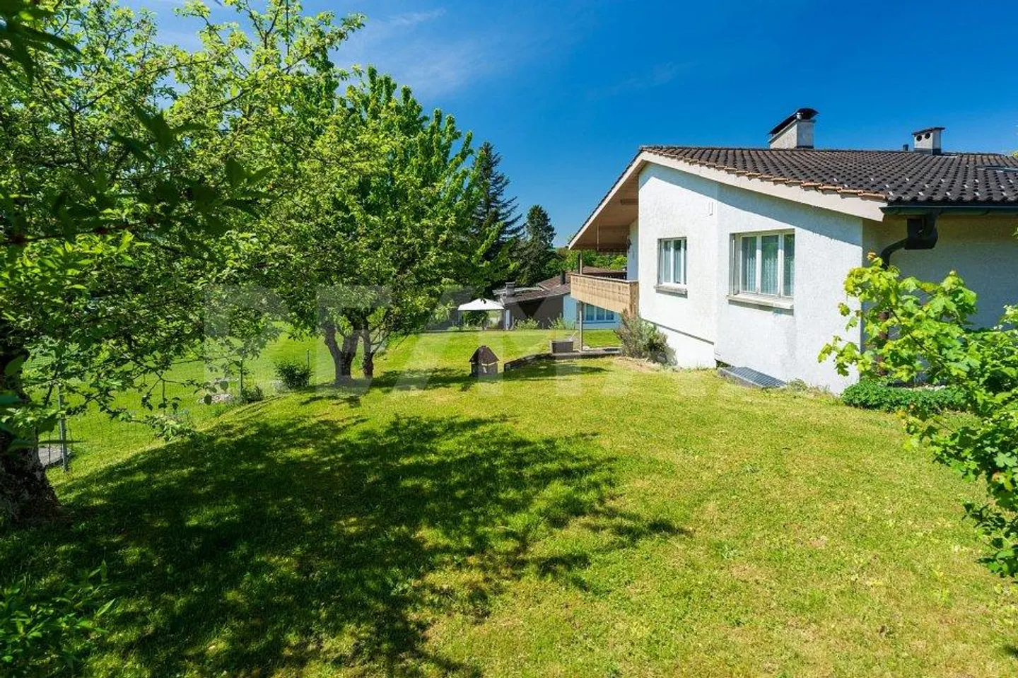 746m² Building Land with Existing Property - Photo 5 of 8