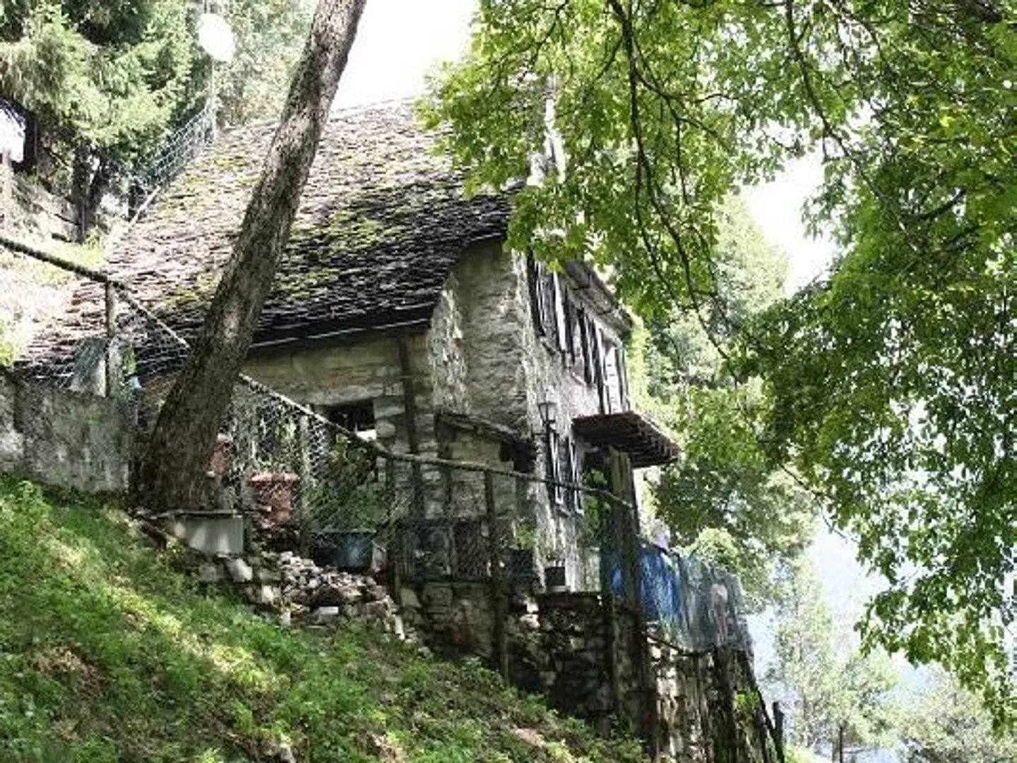 5 1/2-Room Rustic House in a Secluded Location with 10,000 m2 of Meadow Land - Photo 1 of 13