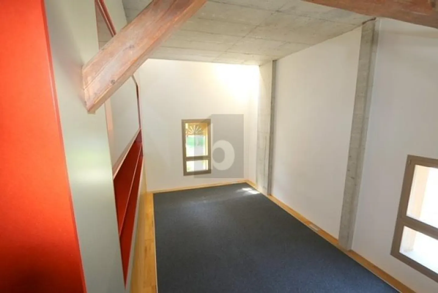 MODERN AND CENTRAL IN THE BEST LOCATION - Photo 5 of 6