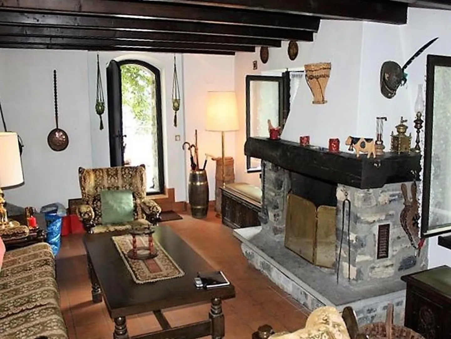 5 1/2-Room Rustic House in a Secluded Location with 10,000 m2 of Meadow Land - Photo 4 of 13