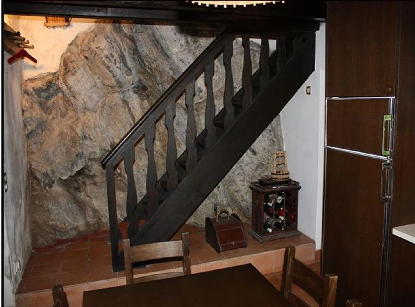 5 1/2-Room Rustic House in a Secluded Location with 10,000 m2 of Meadow Land - Photo 7 of 13
