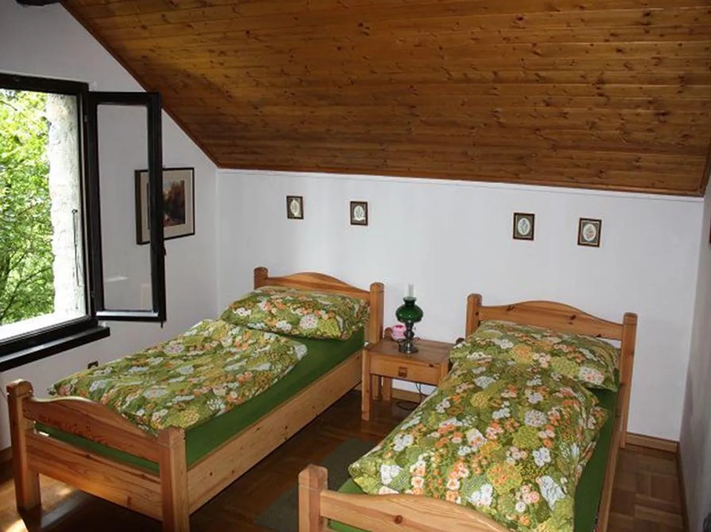 5 1/2-Room Rustic House in a Secluded Location with 10,000 m2 of Meadow Land - Photo 9 of 13