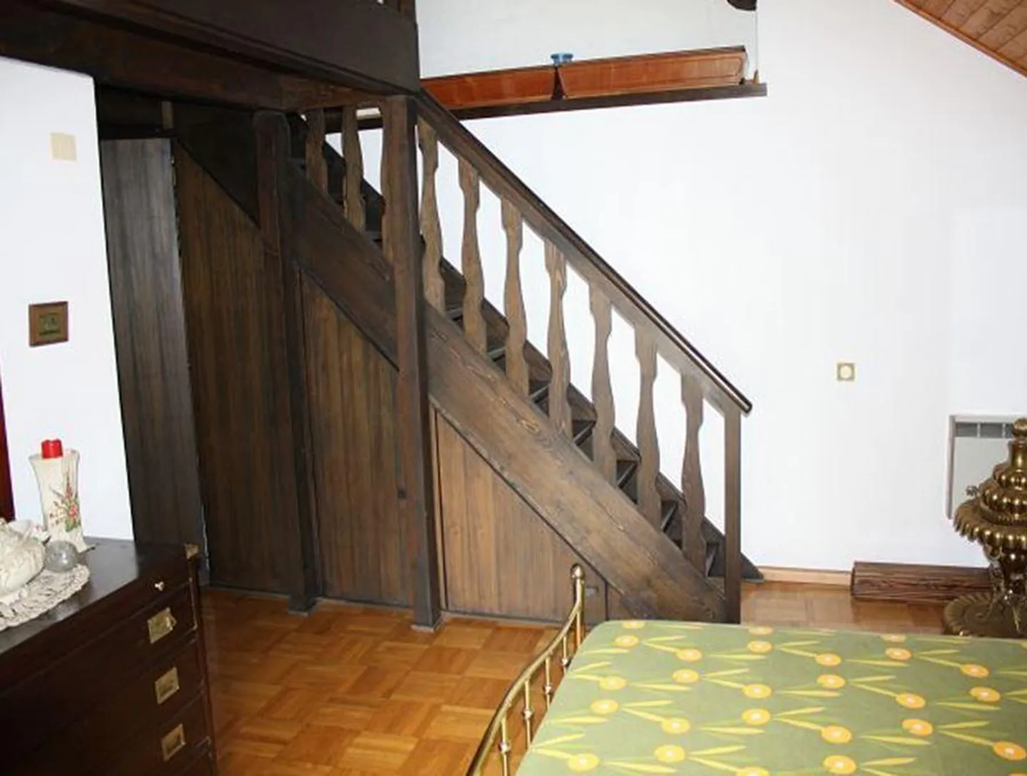 5 1/2-Room Rustic House in a Secluded Location with 10,000 m2 of Meadow Land - Photo 11 of 13