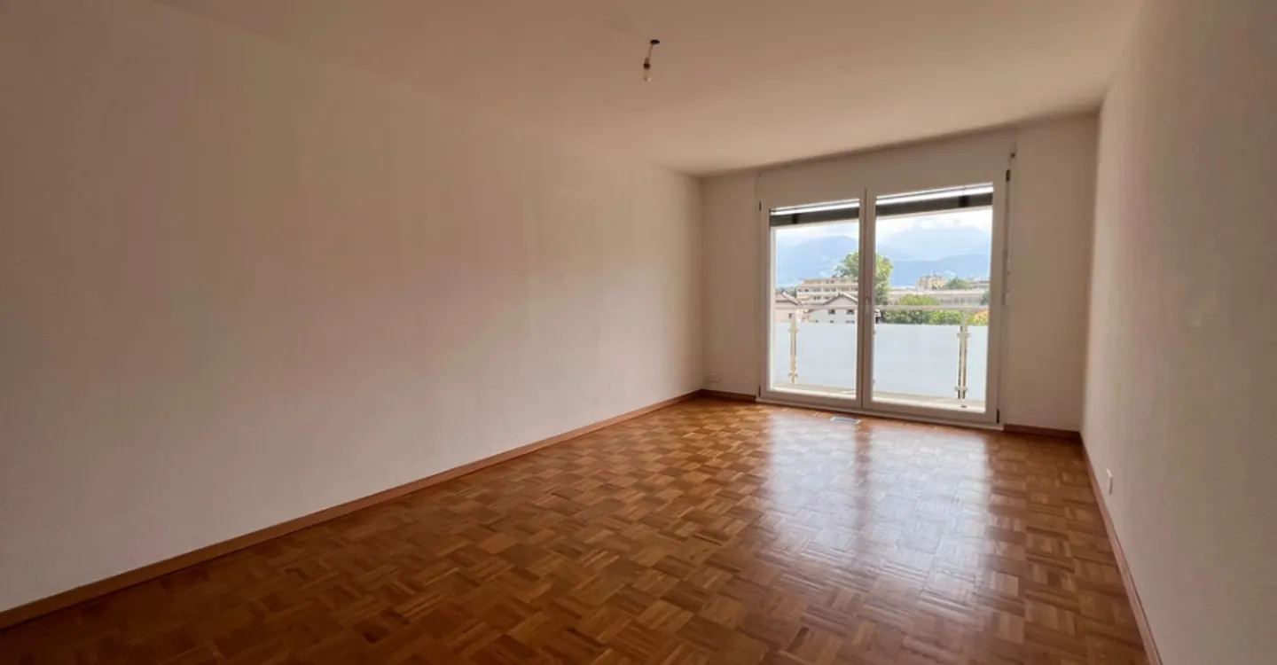 For rent immediately - 4.5 room apartment on the 4th floor - Photo 6 of 10