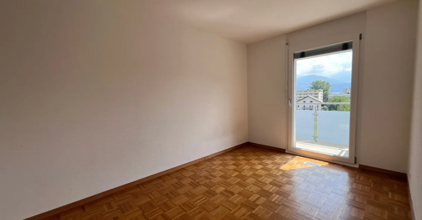 For rent immediately - 4.5 room apartment on the 4th floor - Photo 7 of 10
