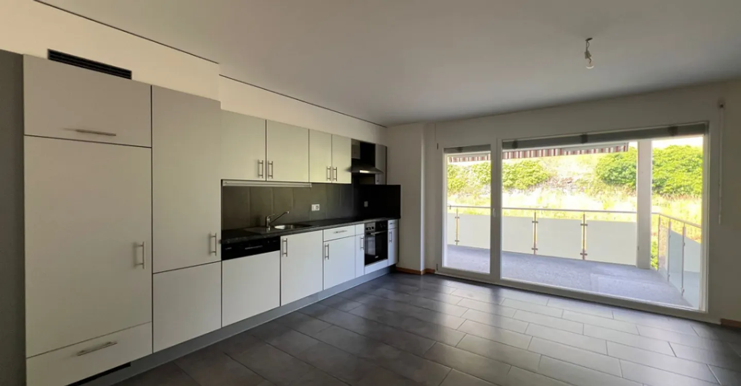 For rent immediately - 4.5 room apartment on the 4th floor - Photo 1 of 10