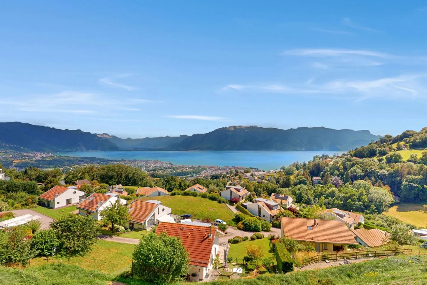 Superbe Appartement avec Vue sur le Lac - Photo 2 sur 13