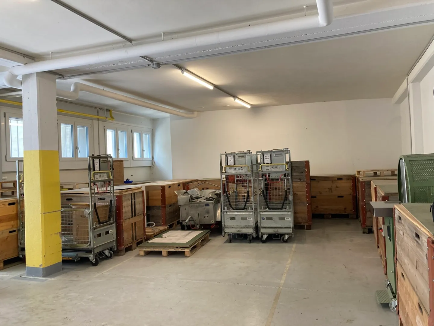 Local/dépôt au plein coeur de Fribourg, accessible pour camion - Photo 3 sur 3