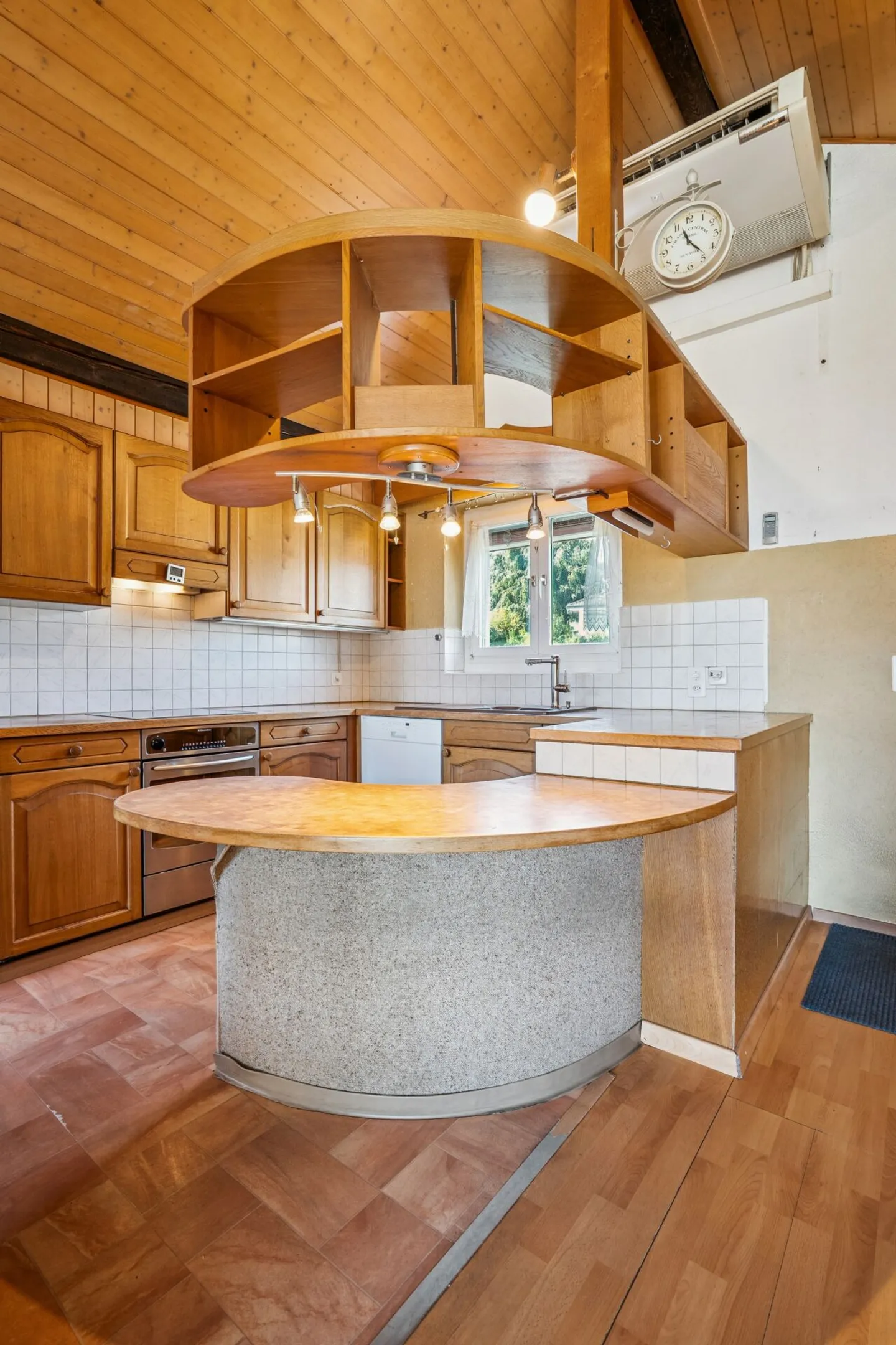 Single-family house with generous plot & versatile usage options - Photo 3 of 32