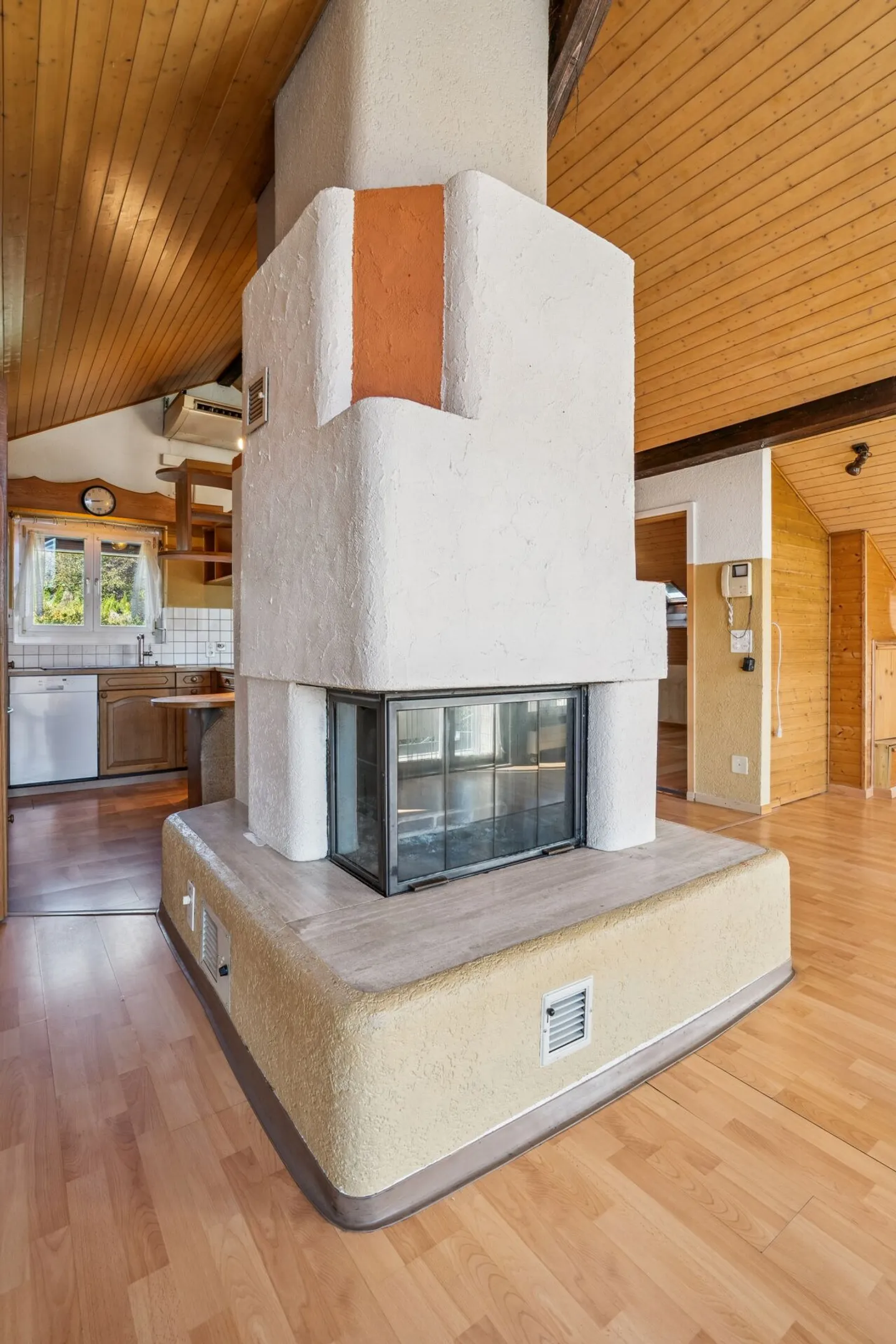 Single-family house with generous plot & versatile usage options - Photo 4 of 32