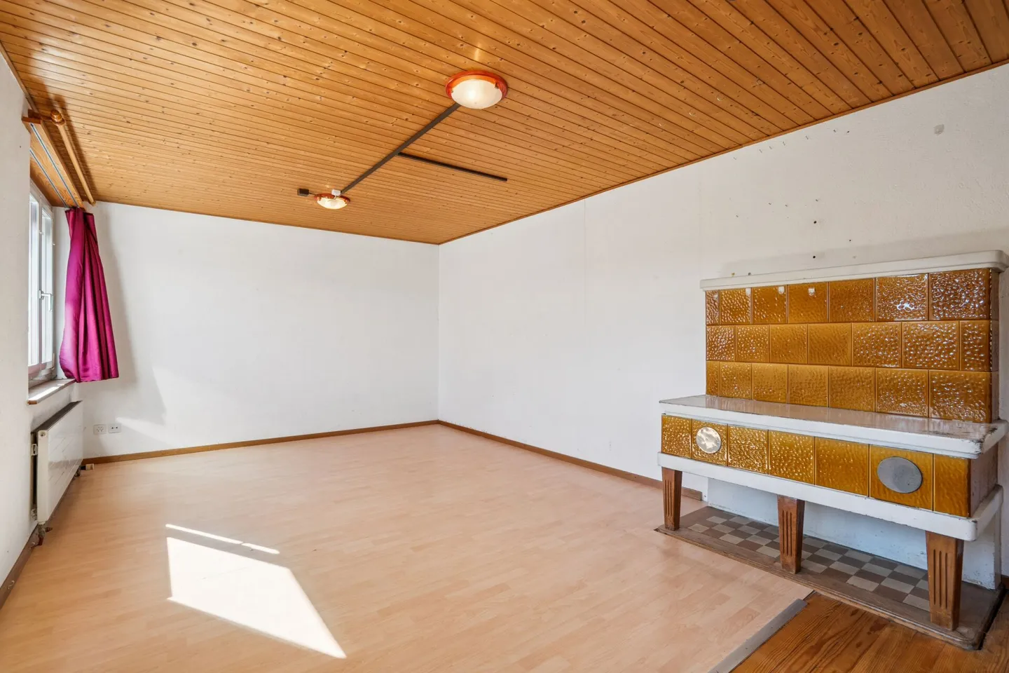 Single-family house with generous plot & versatile usage options - Photo 6 of 32