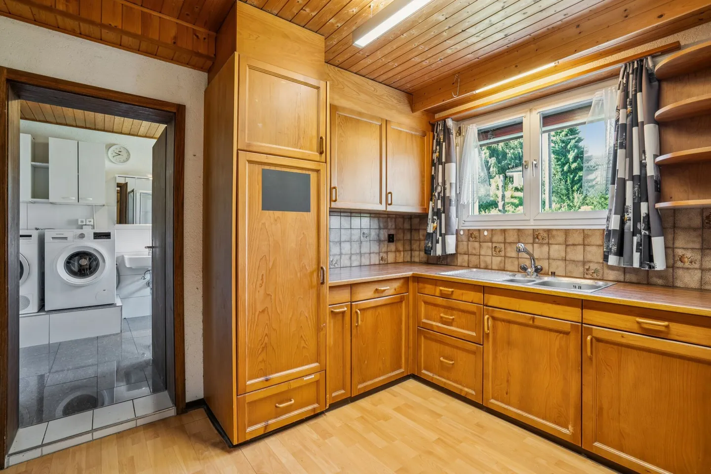 Single-family house with generous plot & versatile usage options - Photo 7 of 32